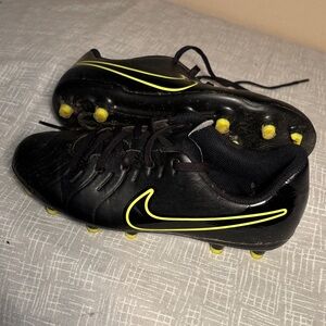 Nike Kids' Tiempo Legend 10 Club FG Soccer Cleats
